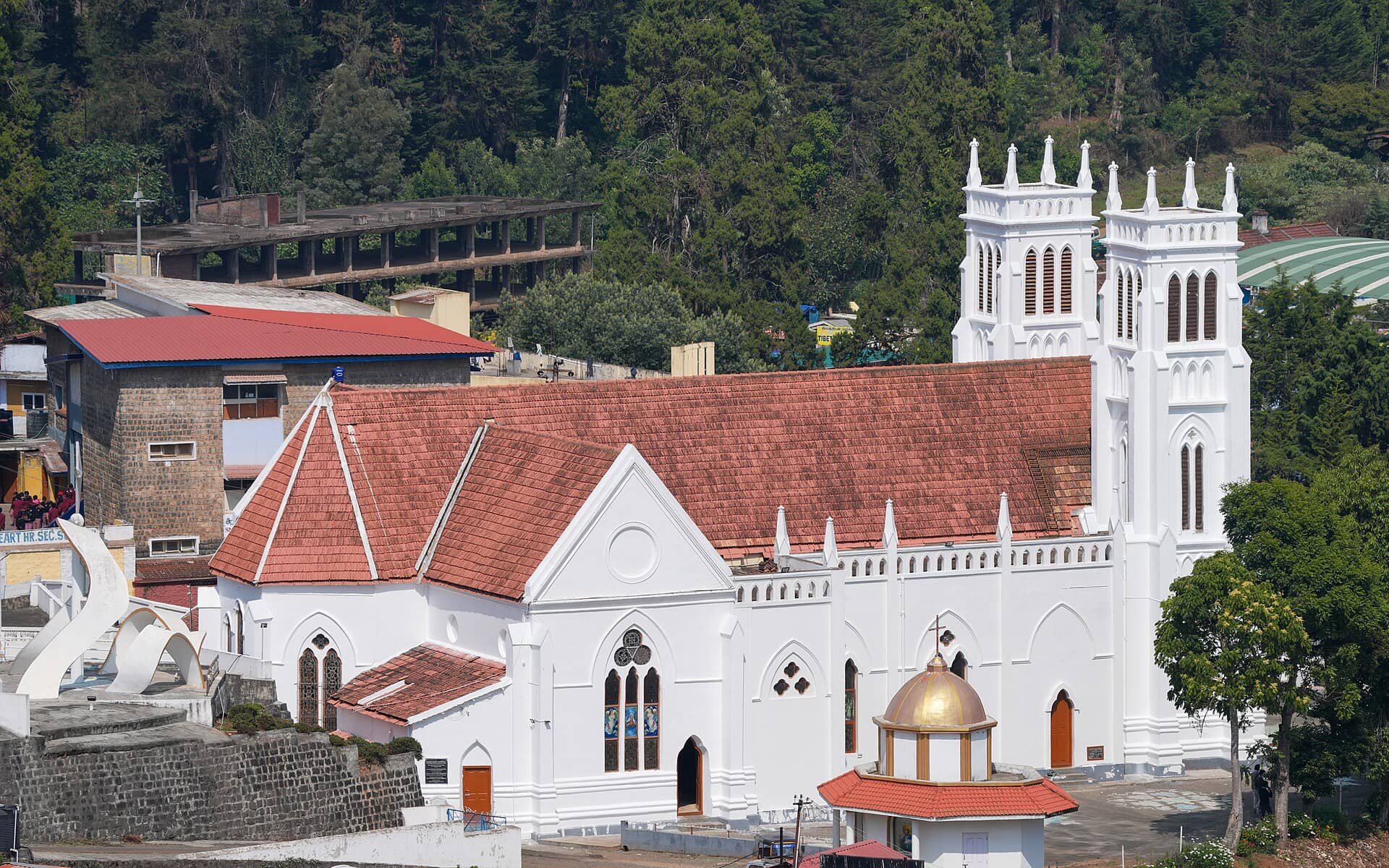 Ooty town streets in the afternoon light